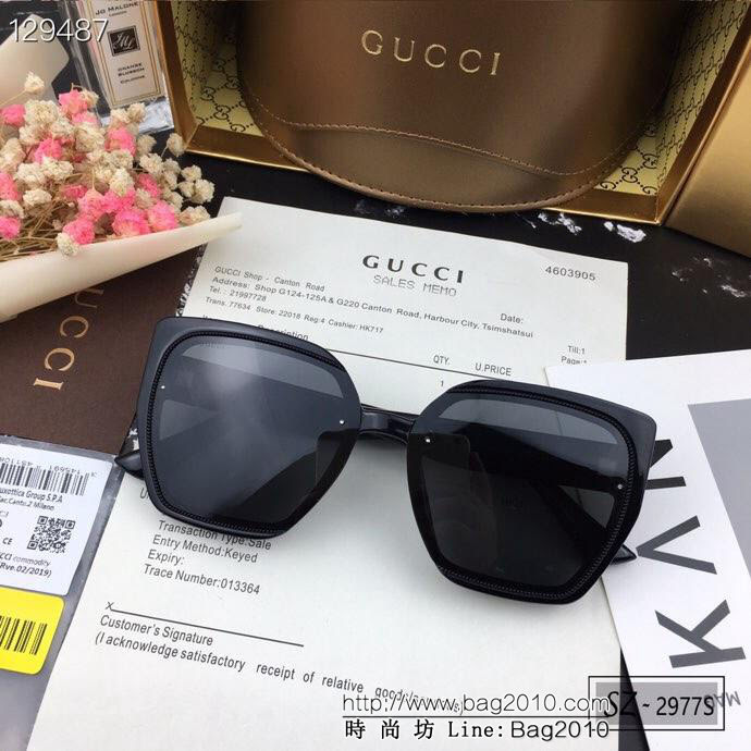 GUCCI古馳 2019新款 古奇小蜜蜂爆款太陽鏡 遮擋有害光線防輻射 出行旅遊搭配衣服必備品 2977S   lly1463